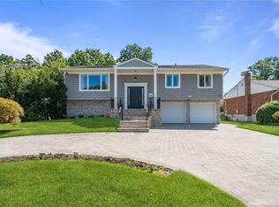 22 Executive Dr, New Hyde Park, NY 11040