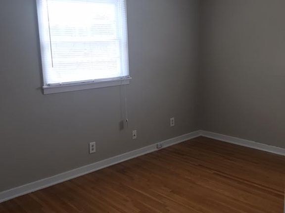 3rd image of 204 Fairlane Dr