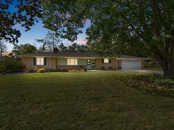 205 Kenwood DRIVE, Thiensville, WI 53092