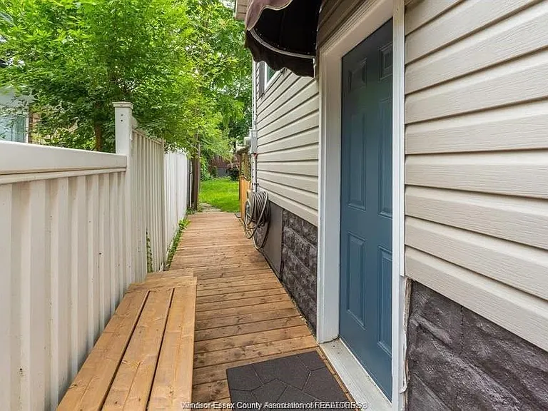 3577 King St #BASEMENT — Photo 1
