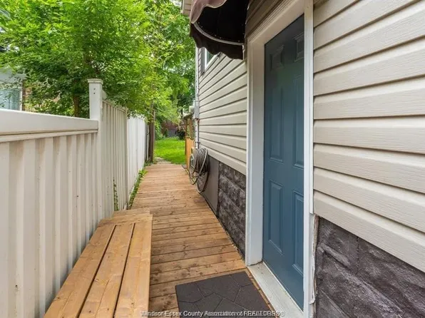 3577 King St #Basement, Windsor, ON N9C 1P4