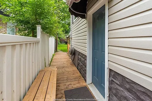 3577 King St #BASEMENT Photo 1