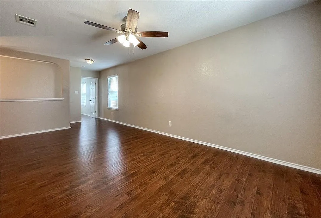 3 bed, 2.5 bath, 1950 sqft, $1,750 — Photo 2