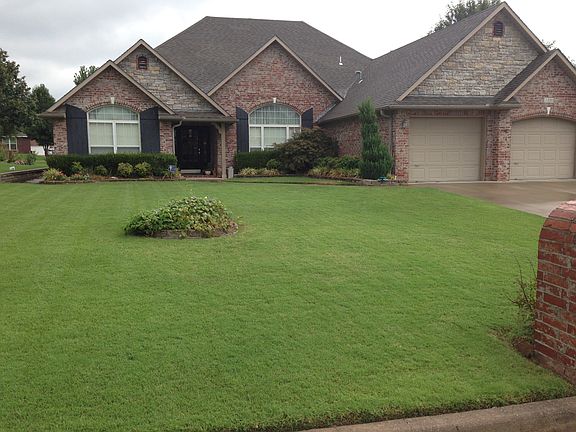 3rd image of 3300 Heritage Dr