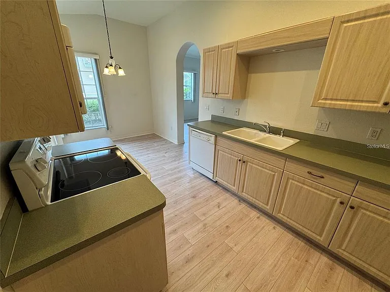 315 Auburn Woods Cir — Photo 6