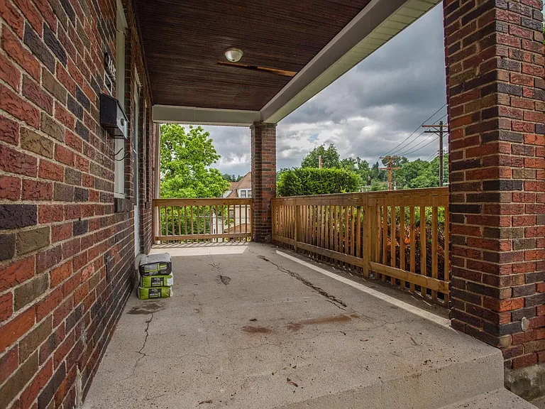 2425 Saranac Ave — Photo 15