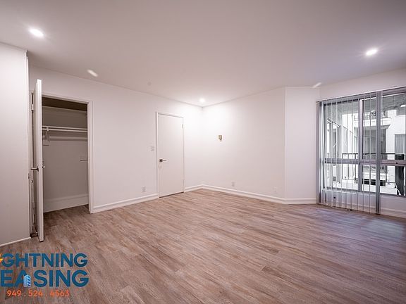 4th image of 1203 3/5 N Kings Rd #209D