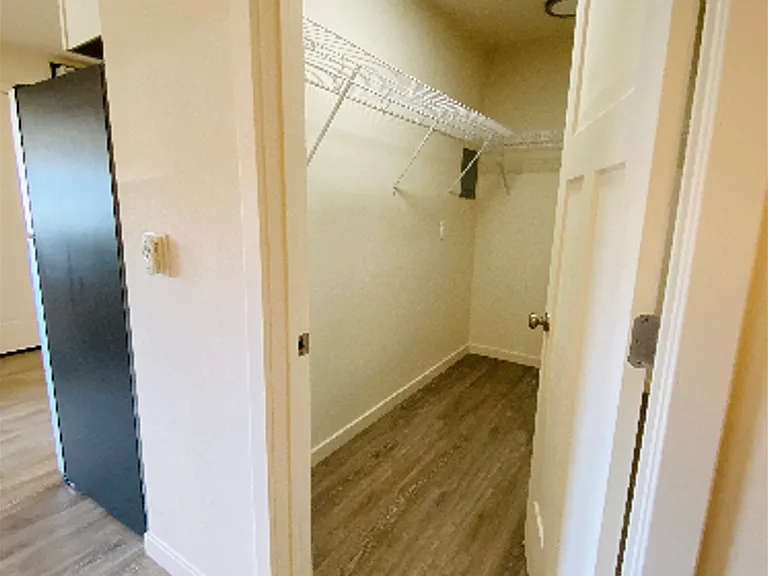 435 E Harrison St — Photo 6