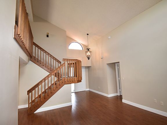 3rd image of 6311 Gauntlet Hall Ln