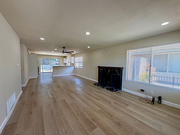 2nd image of 13261 E Laurelhurst Rd