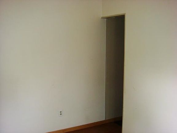 4th image of 1207 Chicago Ave