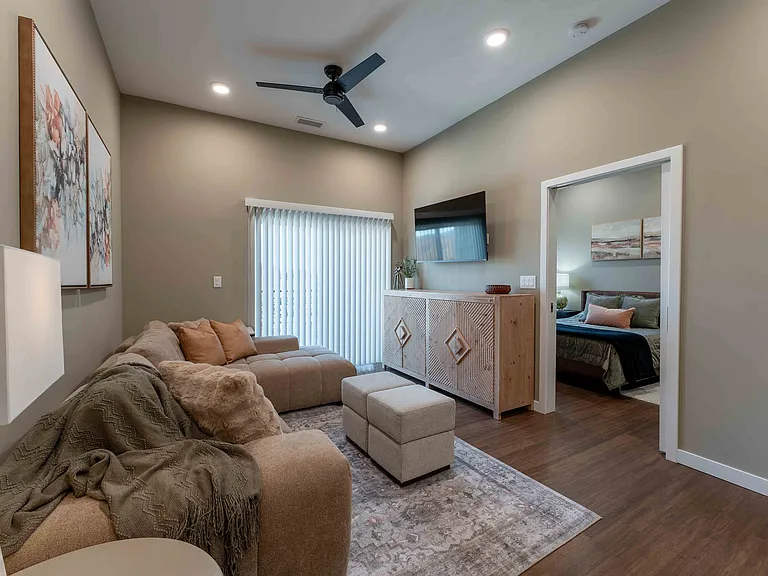 1364 E Battlefield Rd — Photo 114