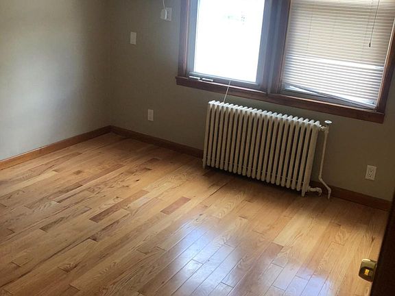 3rd image of 117 Dongan St Floor 1