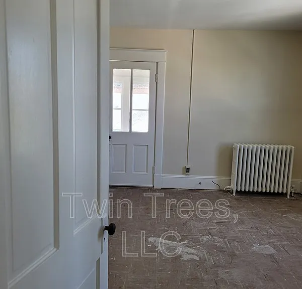 1073 Chicago Ave #B — Photo 6