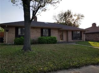 2718 Green Oaks Dr, Garland, TX 75040