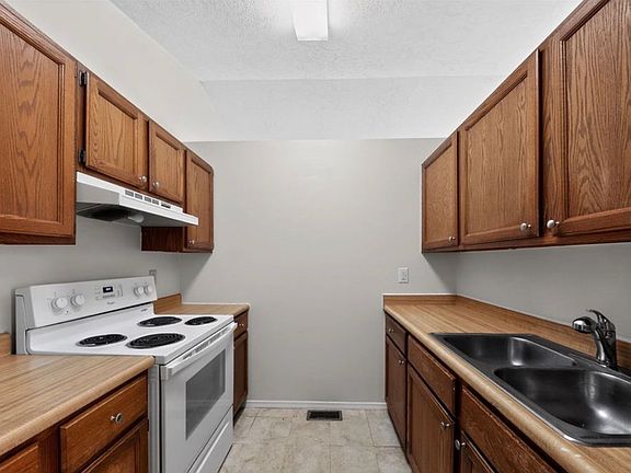 5th image of 2531 Windsor Village Dr
