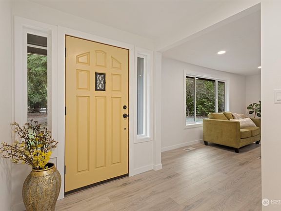 3rd image of 12522 214th Avenue E