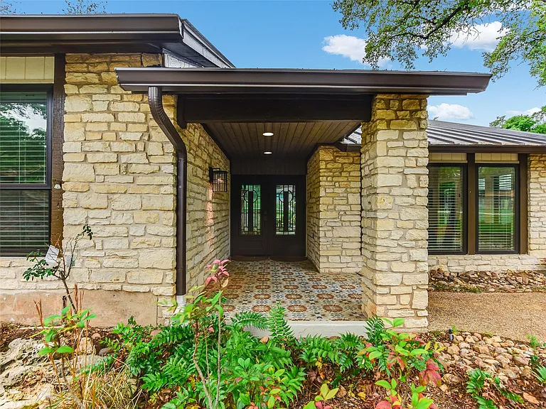 5101 Rain Creek Pkwy — Photo 3