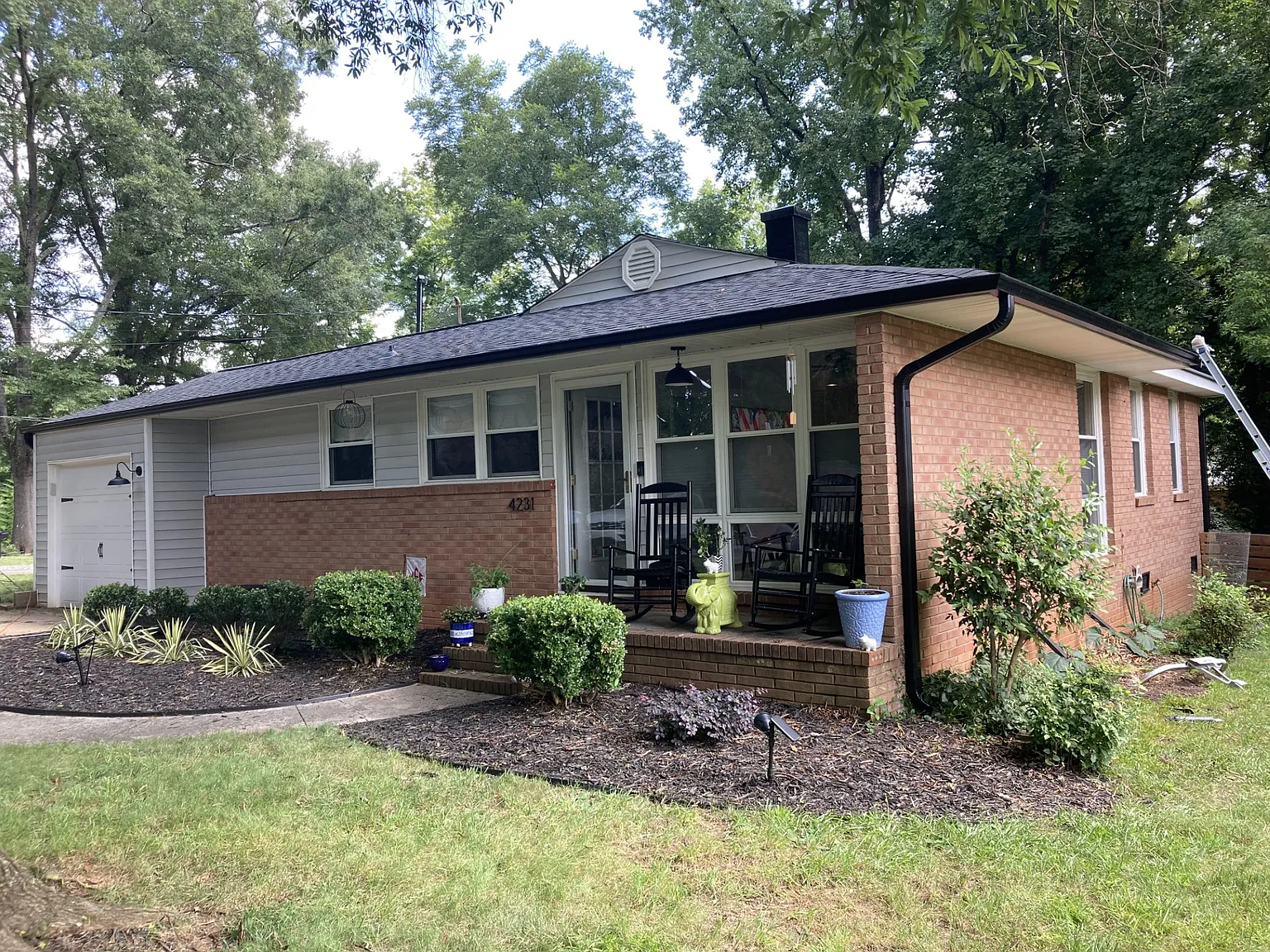 3 bed, 1050 sqft, $2,395 — Photo 2