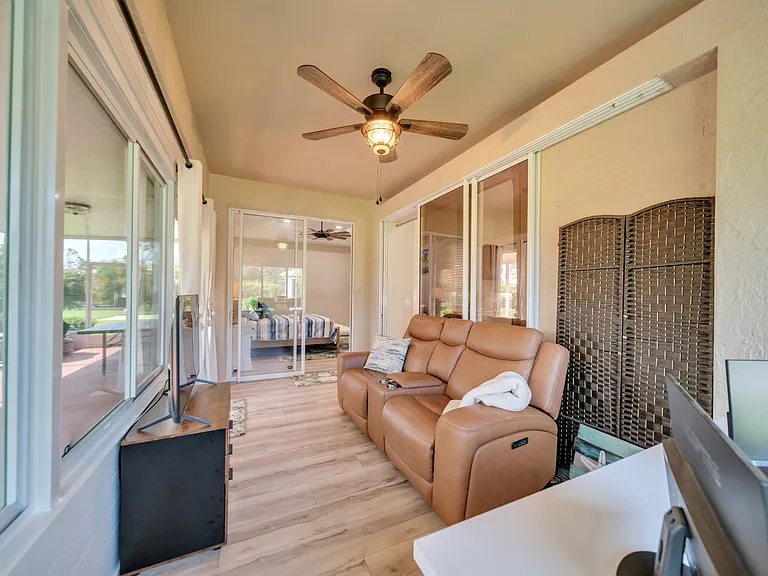 1358 Hedgewood Cir — Photo 24