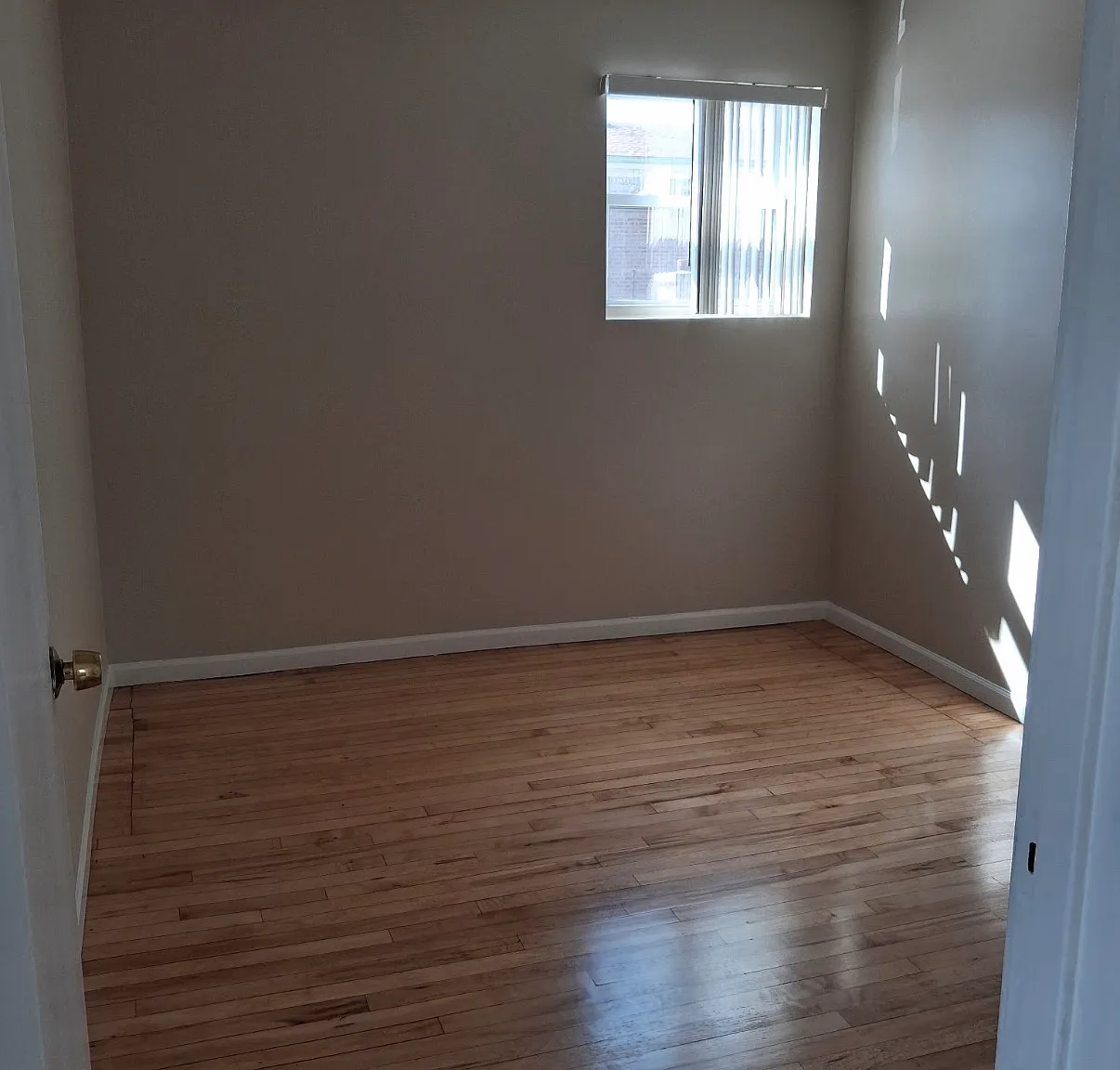 2 bed, 1000 sqft, $2,400 — Photo 2