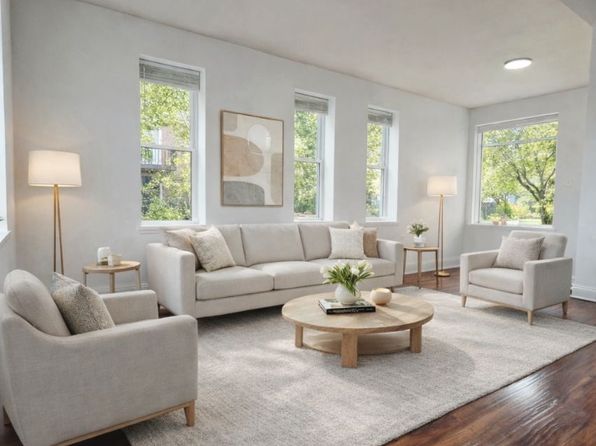 142 E Evergreen St #1