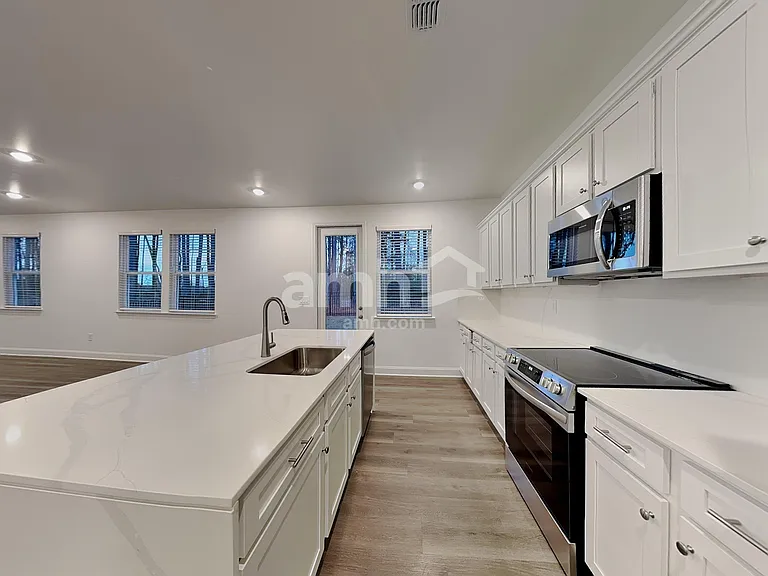 1488 Aquamarine Dr — Photo 3