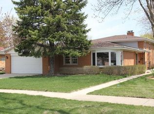813 S See Gwun Ave, Mount Prospect, IL 60056