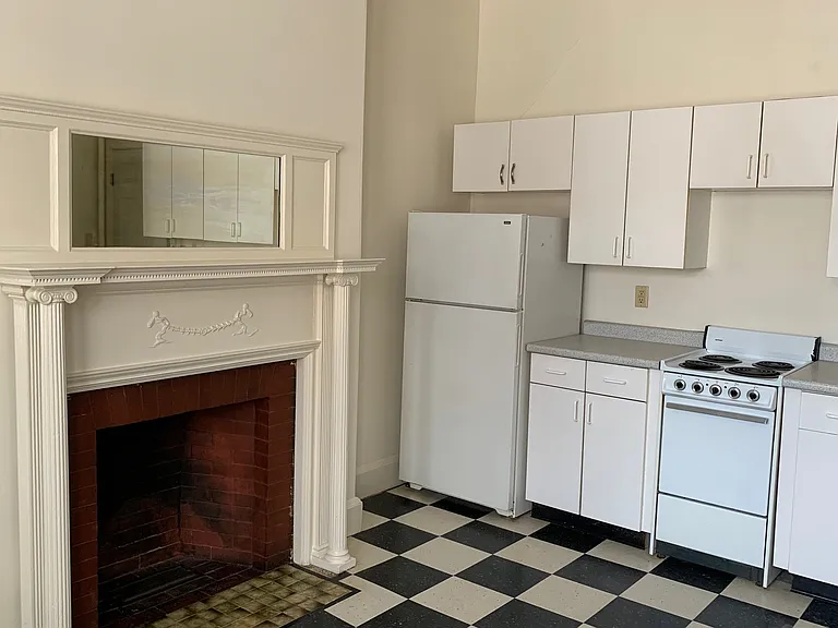126 Spring St #1 — Photo 4