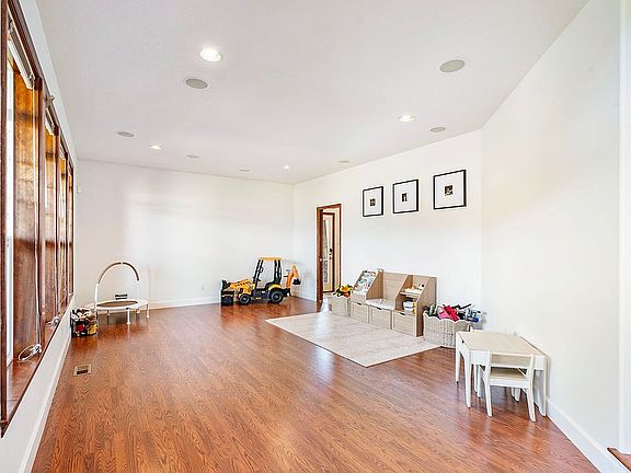 4th image of 30305 NW 18th Pl