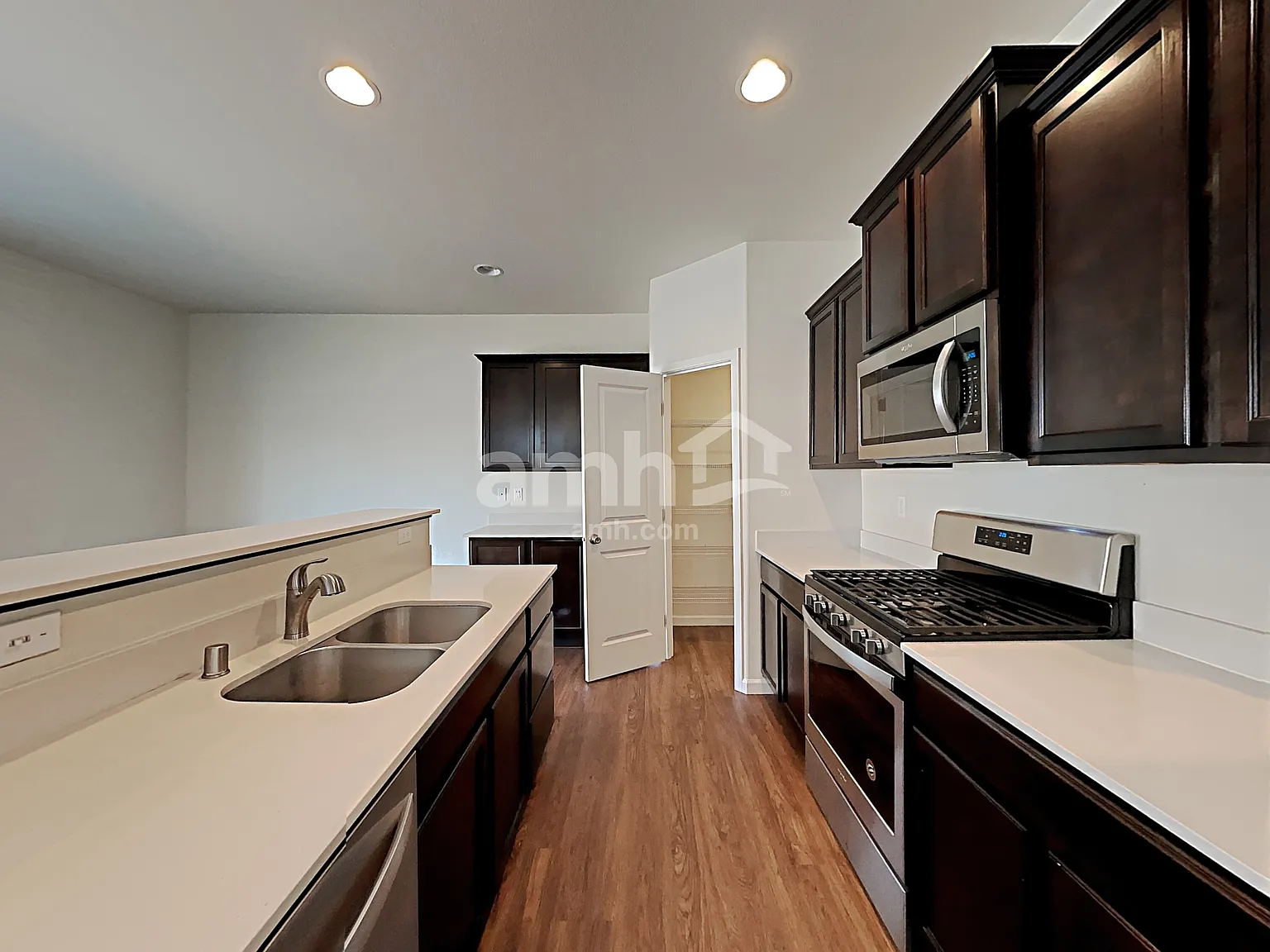 4 bed, 2.5 bath, 2175 sqft, $3,210 — Photo 4