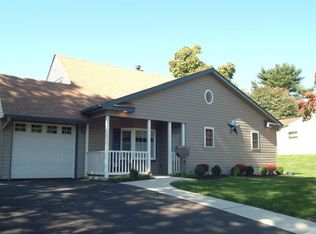 6 Juniper Dr, Levittown, PA 19056