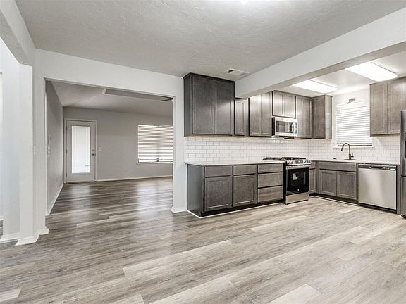 5th image of 2116 NE 8th St