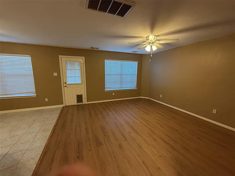 9110 Prairie Trails Dr — Photo 34