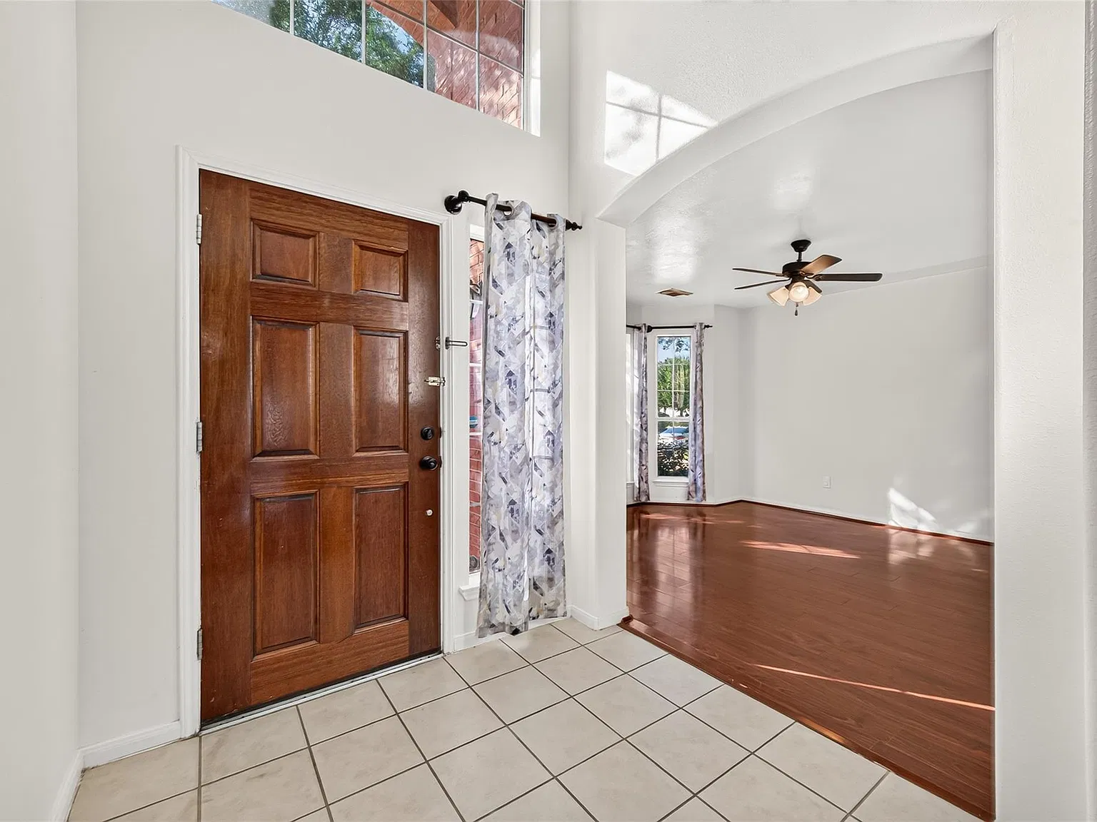 4 bed, 2.5 bath, 2503 sqft, $2,000 — Photo 2