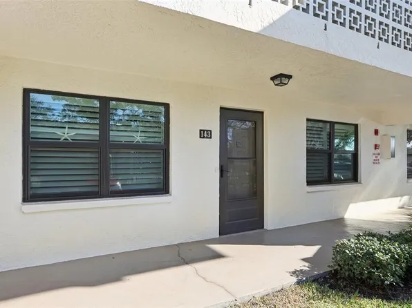 5085 1st St NE APT 143, Saint Petersburg, FL 33703