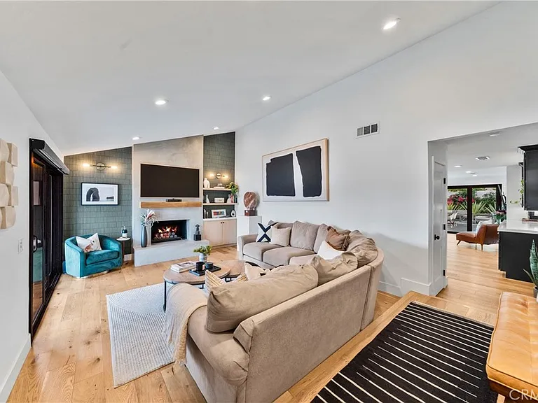 8541 Kelso Dr — Photo 14