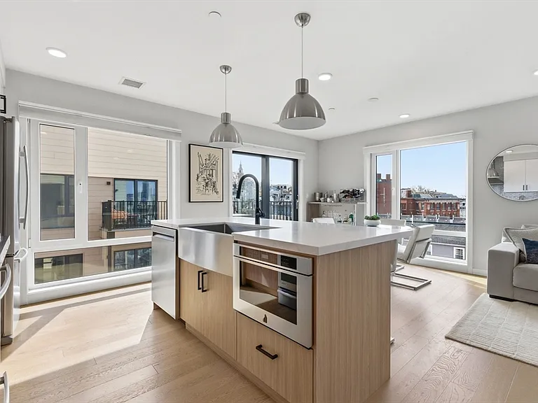 457 W Broadway #506 — Photo 2