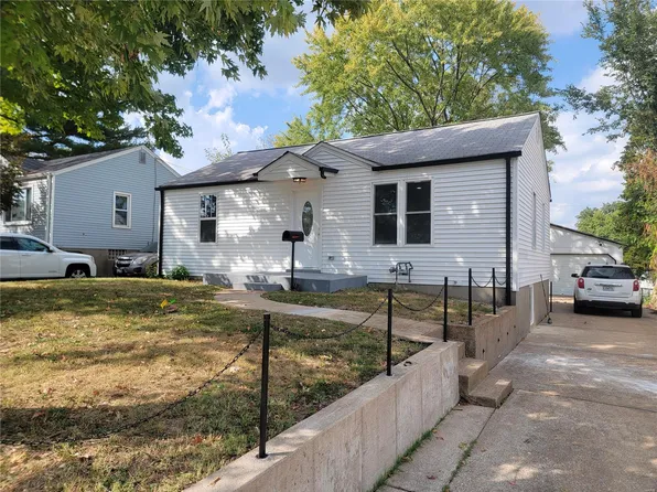 9717 Echo Ln, Saint Louis, MO 63114