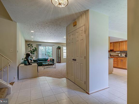 3rd image of 16 Sunnymeade Ct