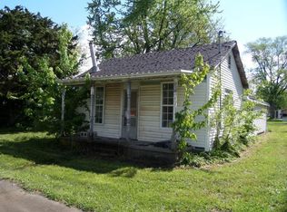 411 N Front St, Kansas, IL 61933