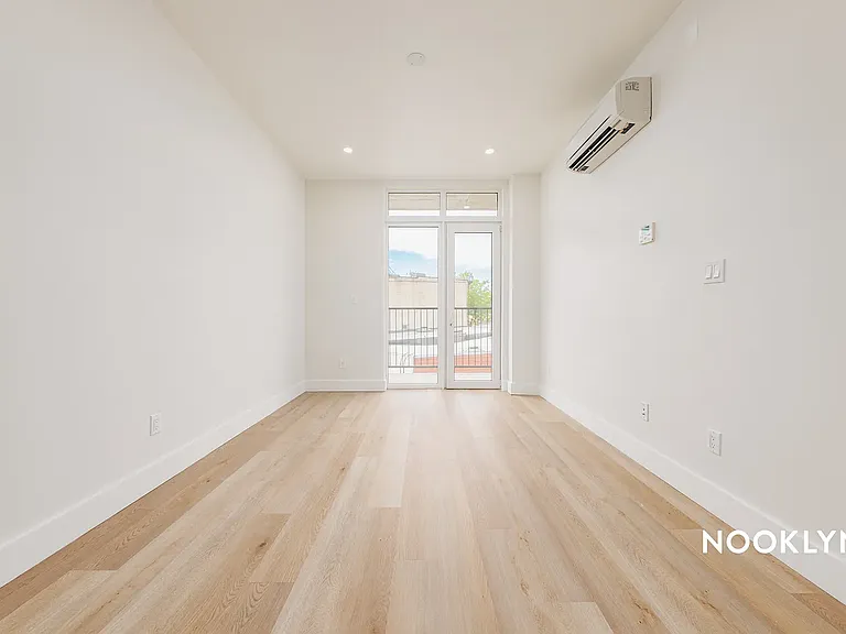 27-16 21st St #3B — Photo 22