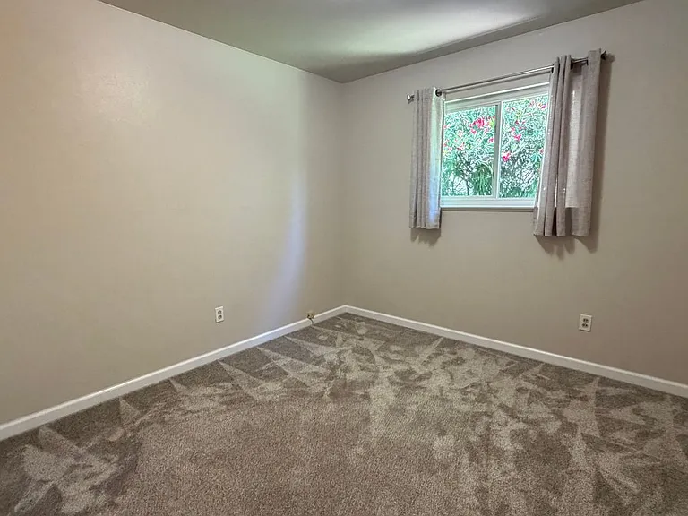3404 Marshall Ave — Photo 32
