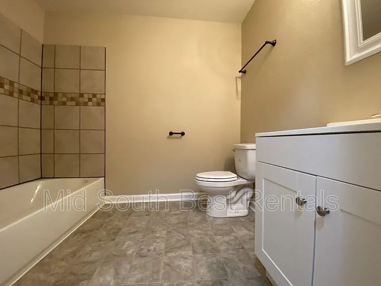 1300 Glenda Dr — Photo 7