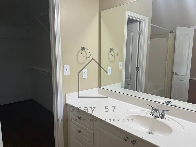 2071 Village Ln — Photo 7