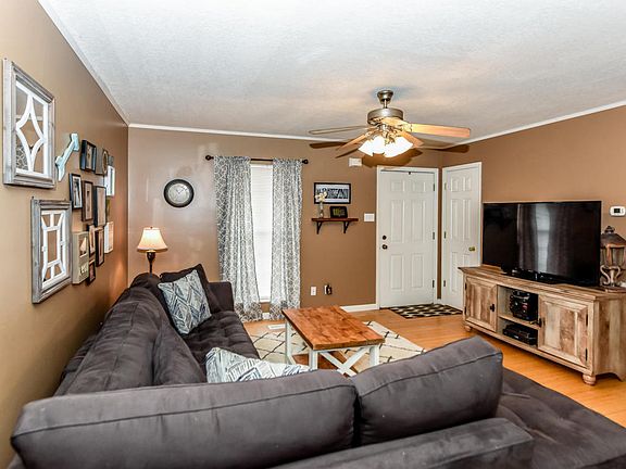 4th image of 2404 Bradley St