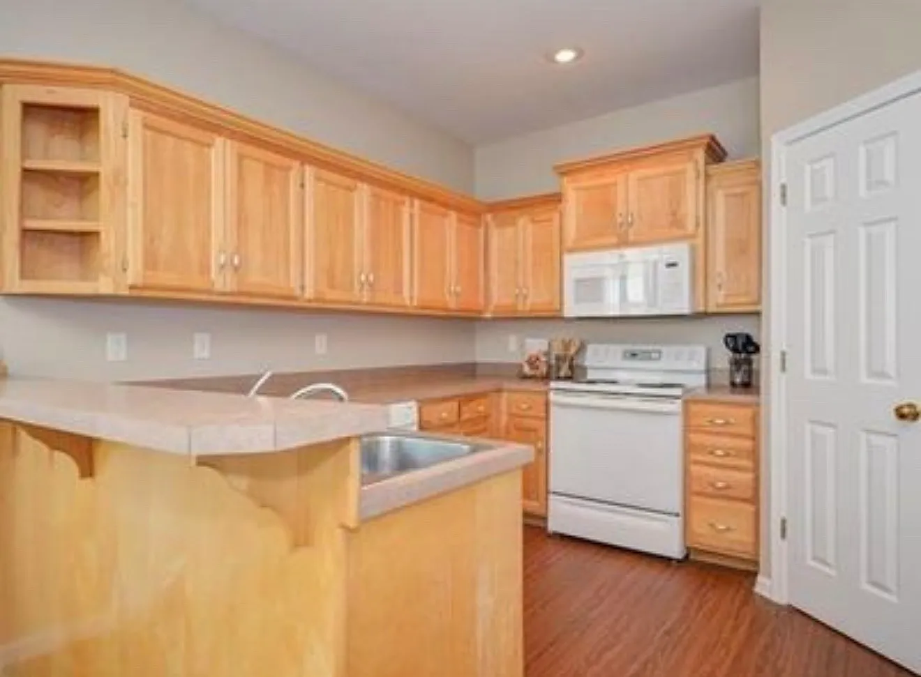 3 bed, 2.5 bath, 1544 sqft, $1,550 — Photo 4