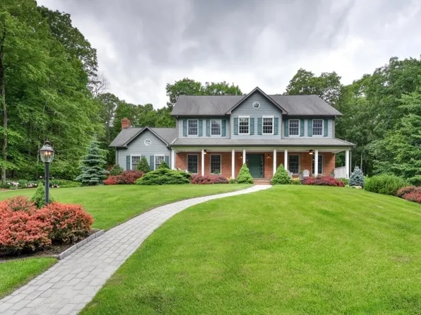 54 S Glen Rd, Kinnelon Boro, NJ 07405