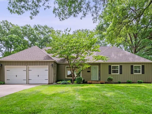 4921 Howe Dr, Roeland Park, KS 66205