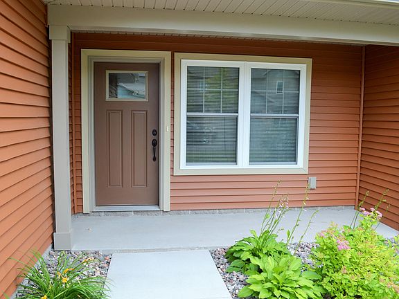 2nd image of 1805 N Creek Cir